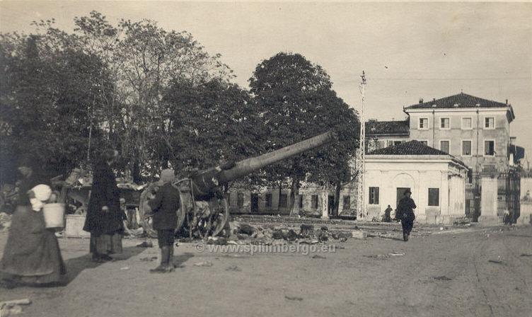 Udine durante l'invasione. Piazzale di Porta Venezia ai primi di Novembre 1917.jpg